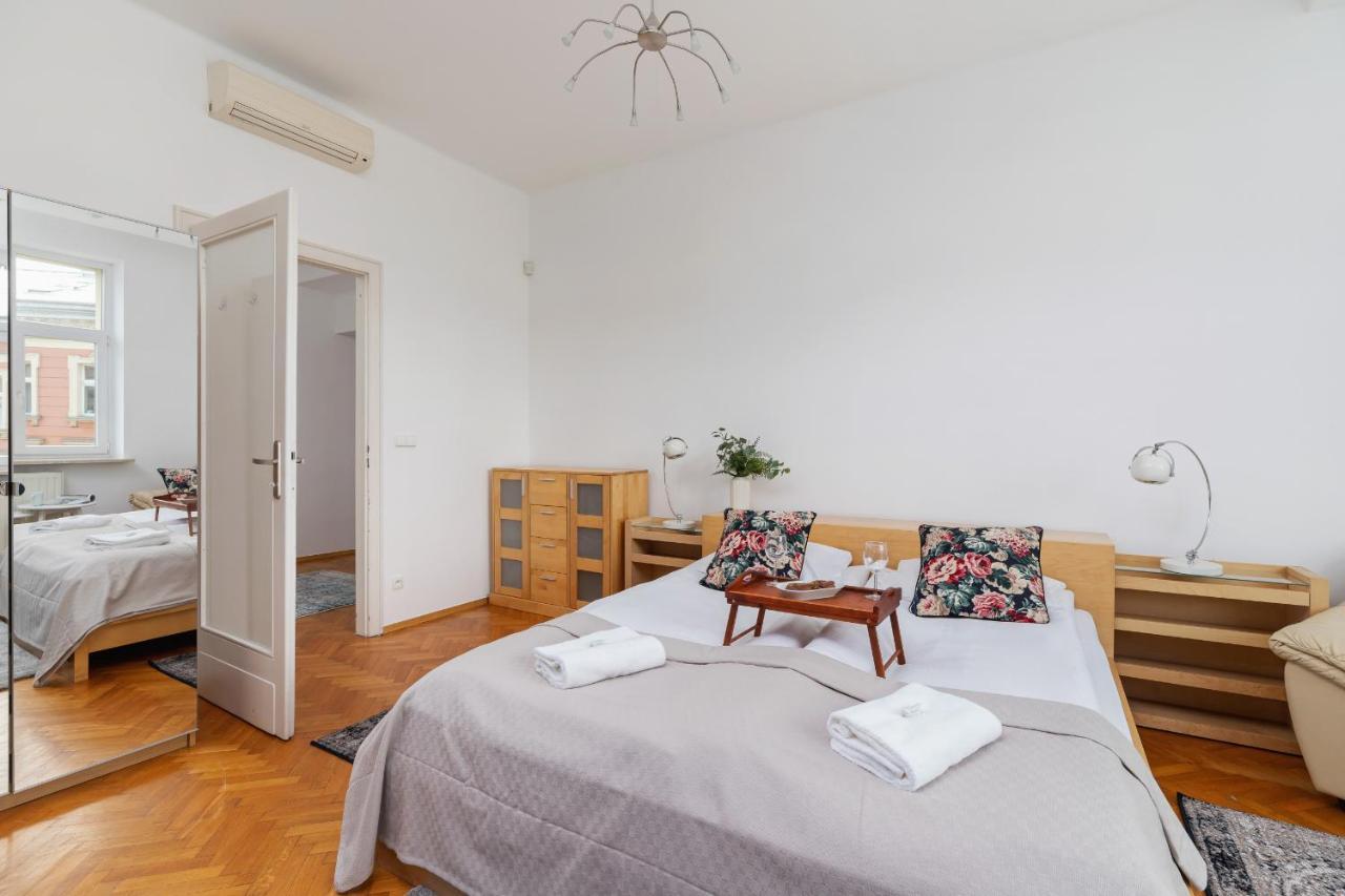 Slowacki Avenue Family Apartments Cracow By Noclegi Renters Krakov Exteriér fotografie